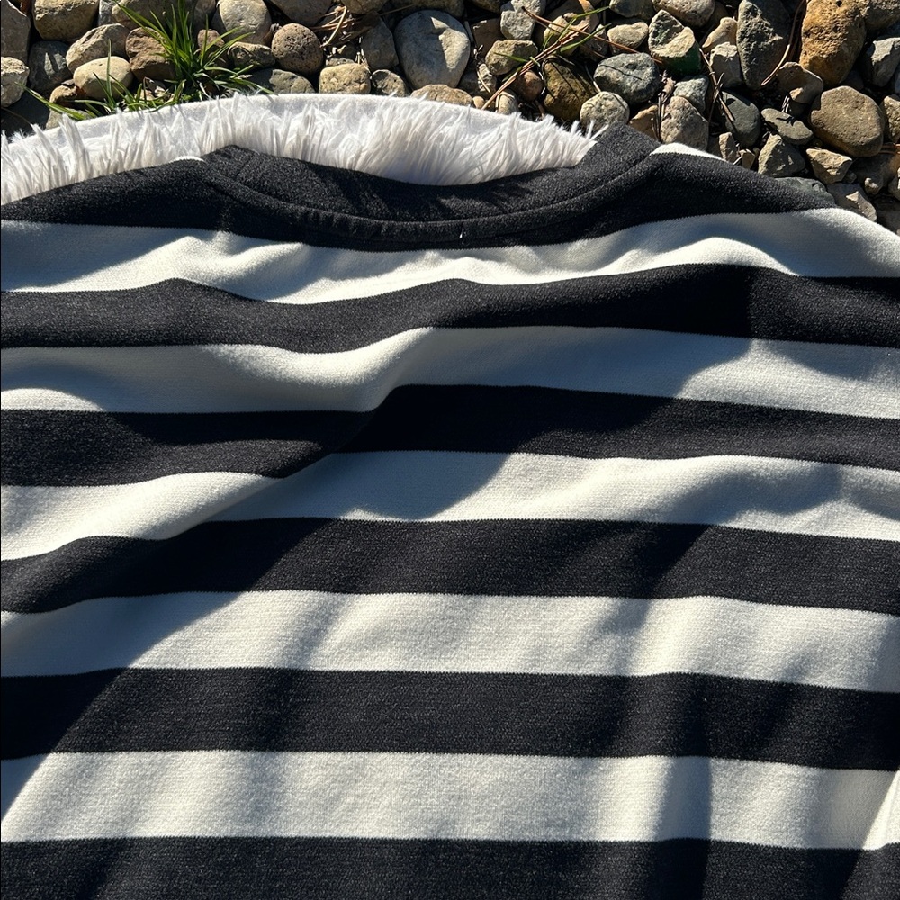 Evereve Crewneck Gray and Cream Striped Sweatshirt with Drop Sleeves Size Large - Picture 5 of 13